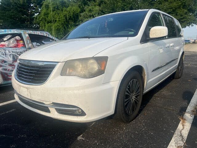 2014 CHRYSLER Town and Country
