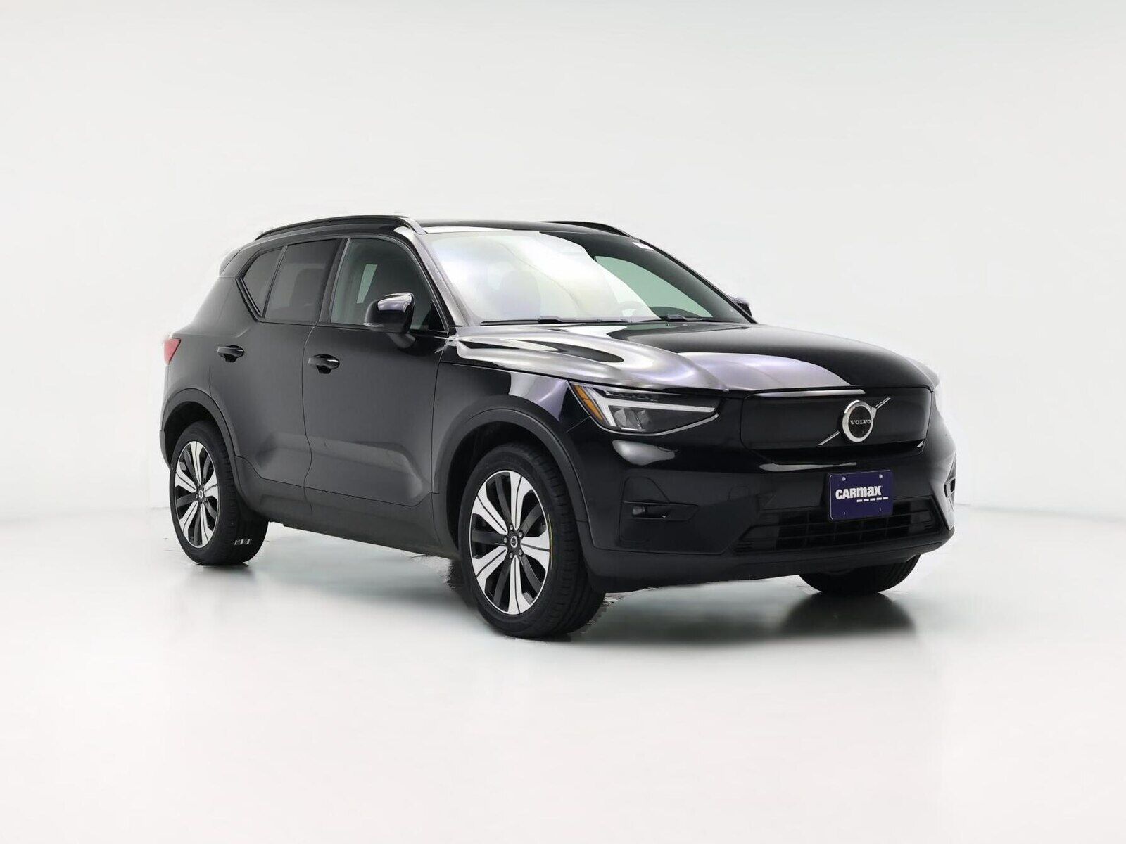 2023 VOLVO XC40