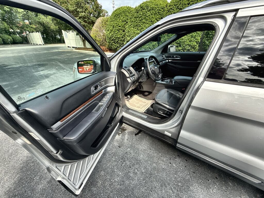 2017 FORD Explorer