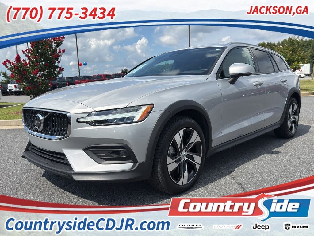 2025 VOLVO V60CC