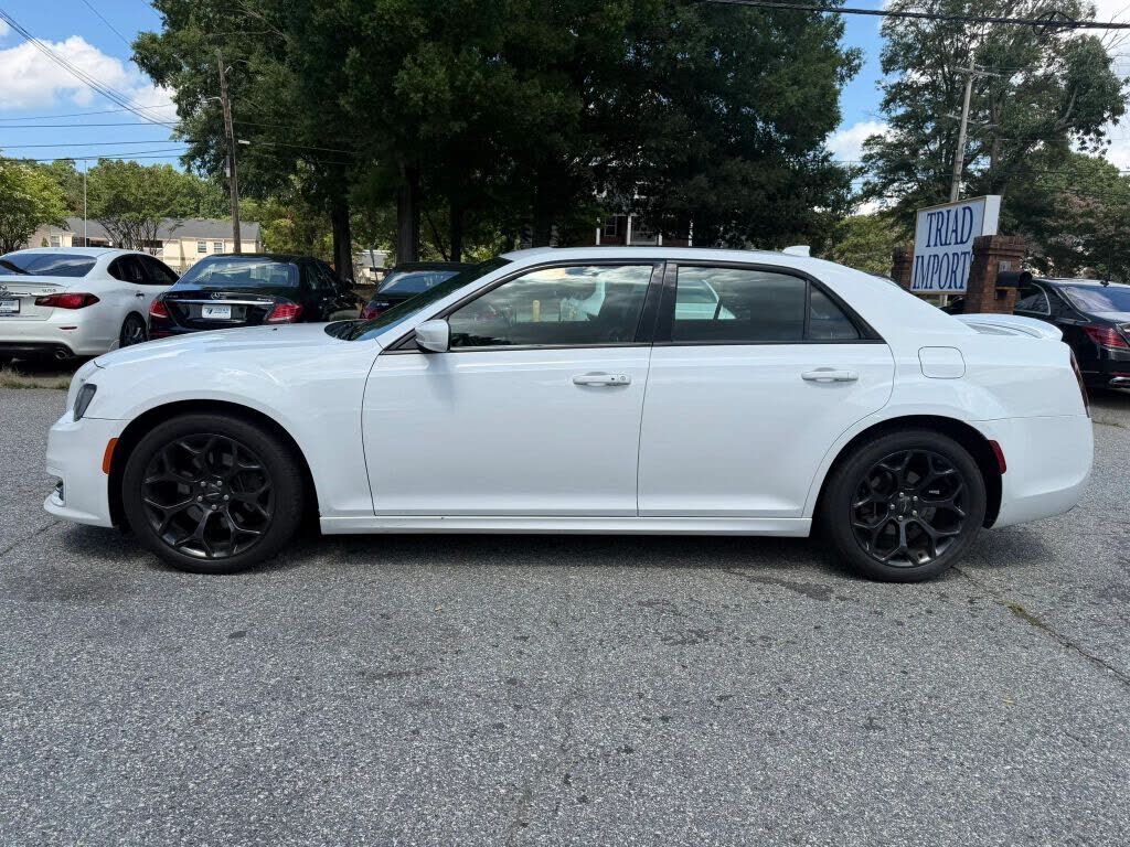 2019 CHRYSLER 300