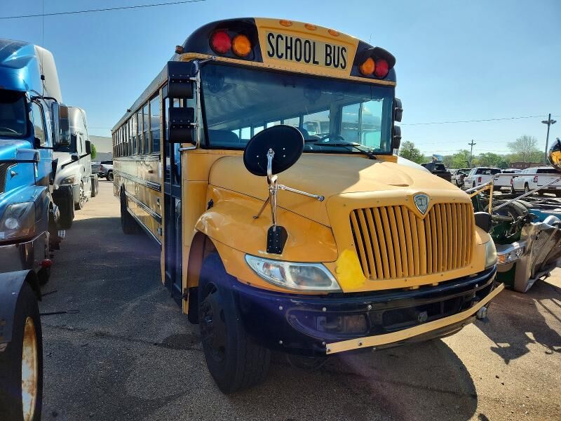 2011 IC BUS PB105