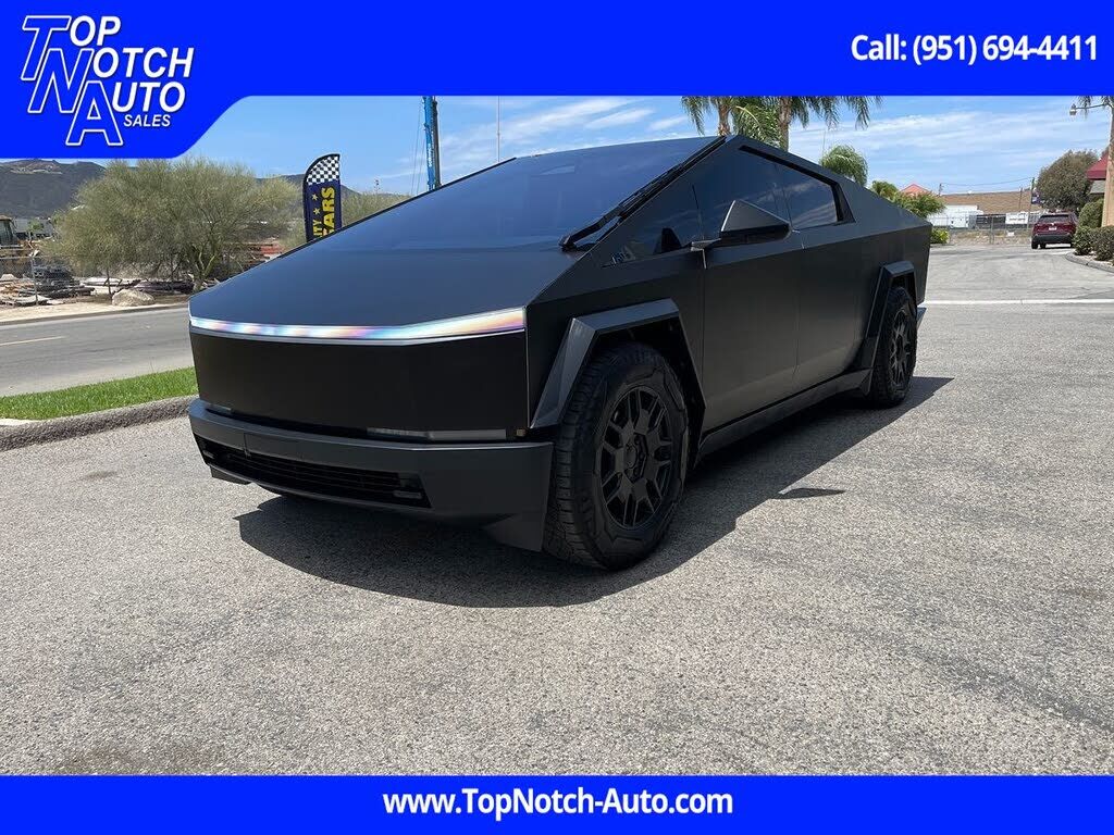 2025 TESLA Cybertruck
