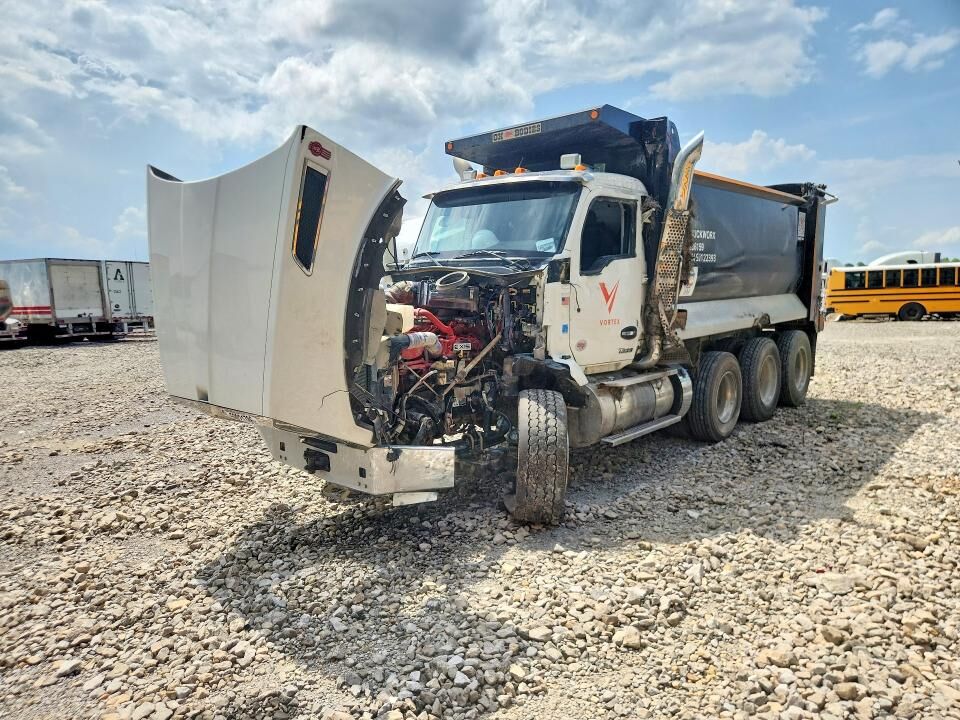 2025 KENWORTH T880