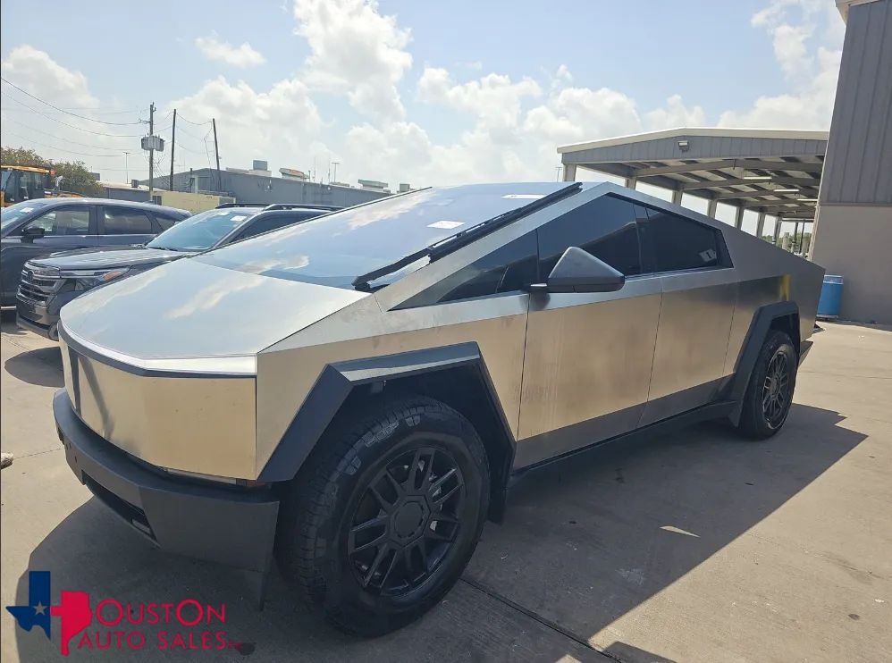 2025 TESLA Cybertruck
