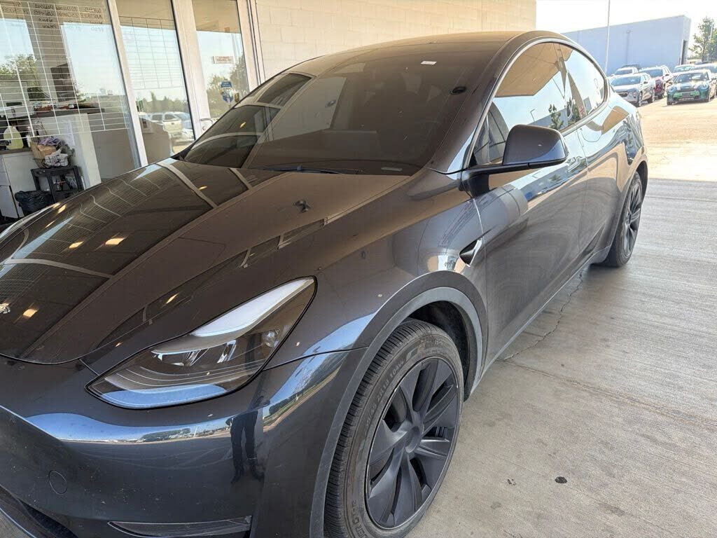 2025 TESLA Model Y