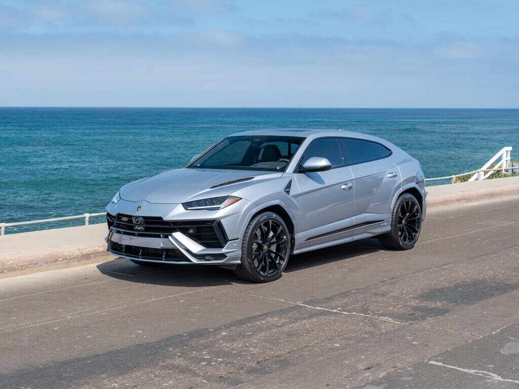 2024 LAMBORGHINI URUS