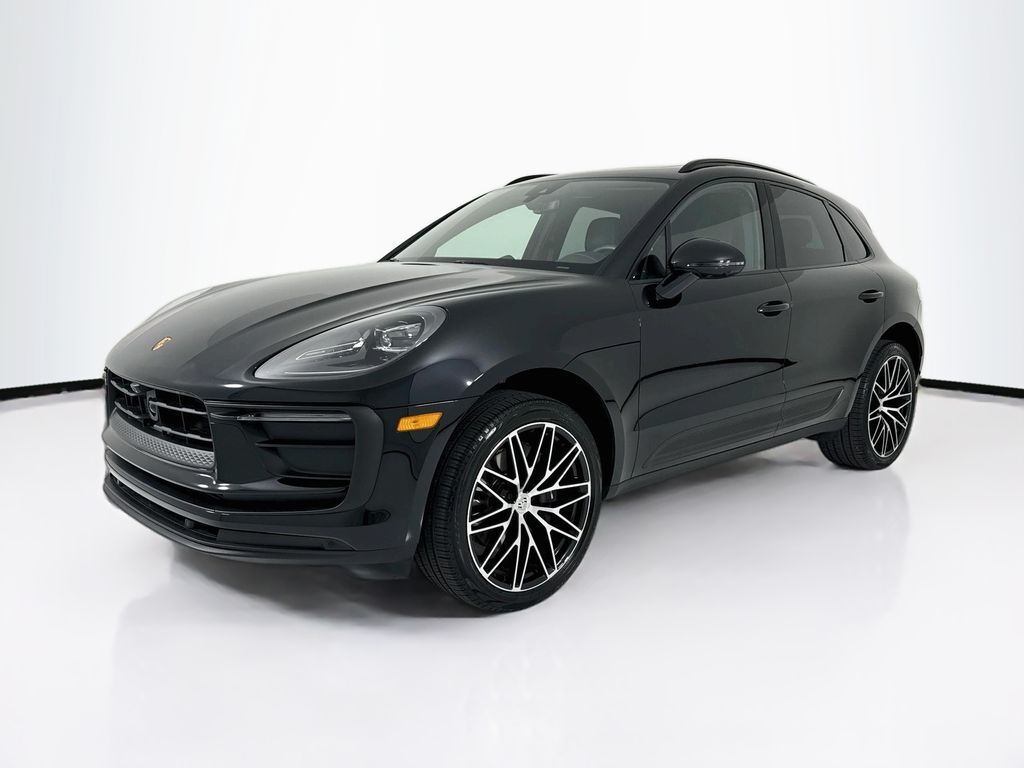 2025 PORSCHE Macan