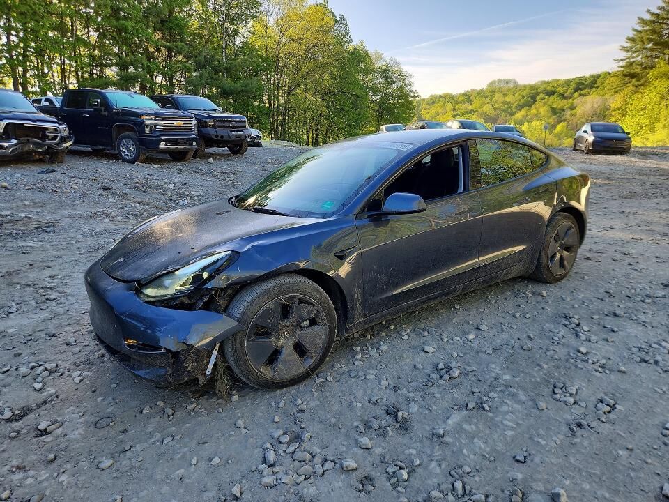 2022 TESLA Model 3