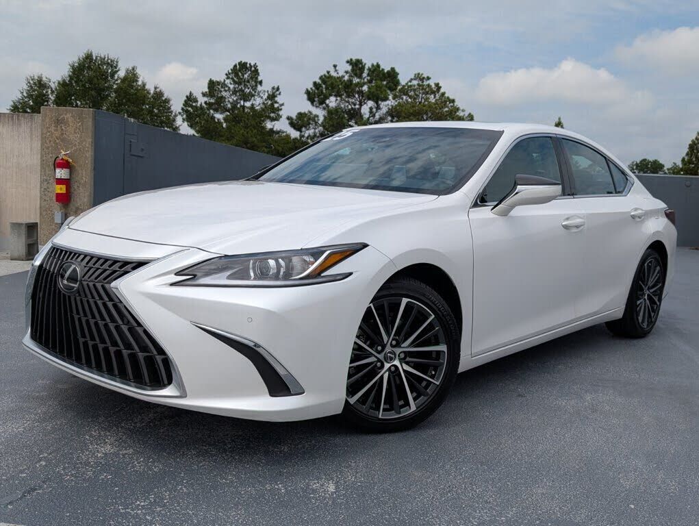 2025 LEXUS ES