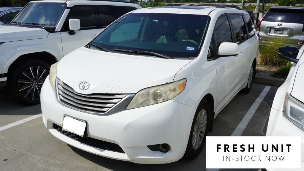 2014 TOYOTA Sienna