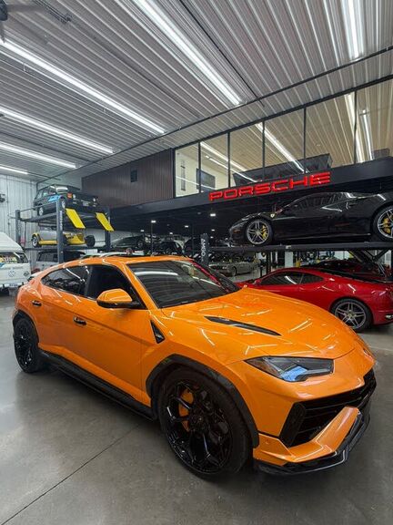 2024 LAMBORGHINI URUS