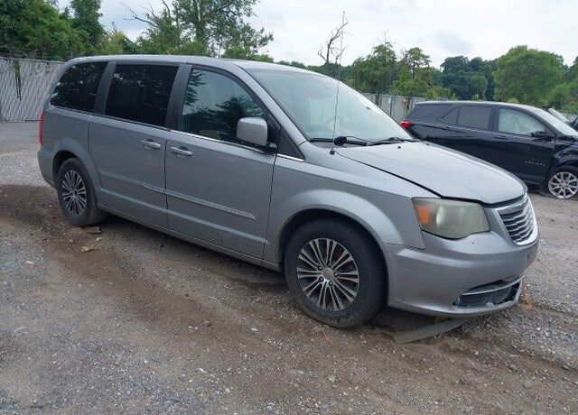 2014 CHRYSLER Town and Country