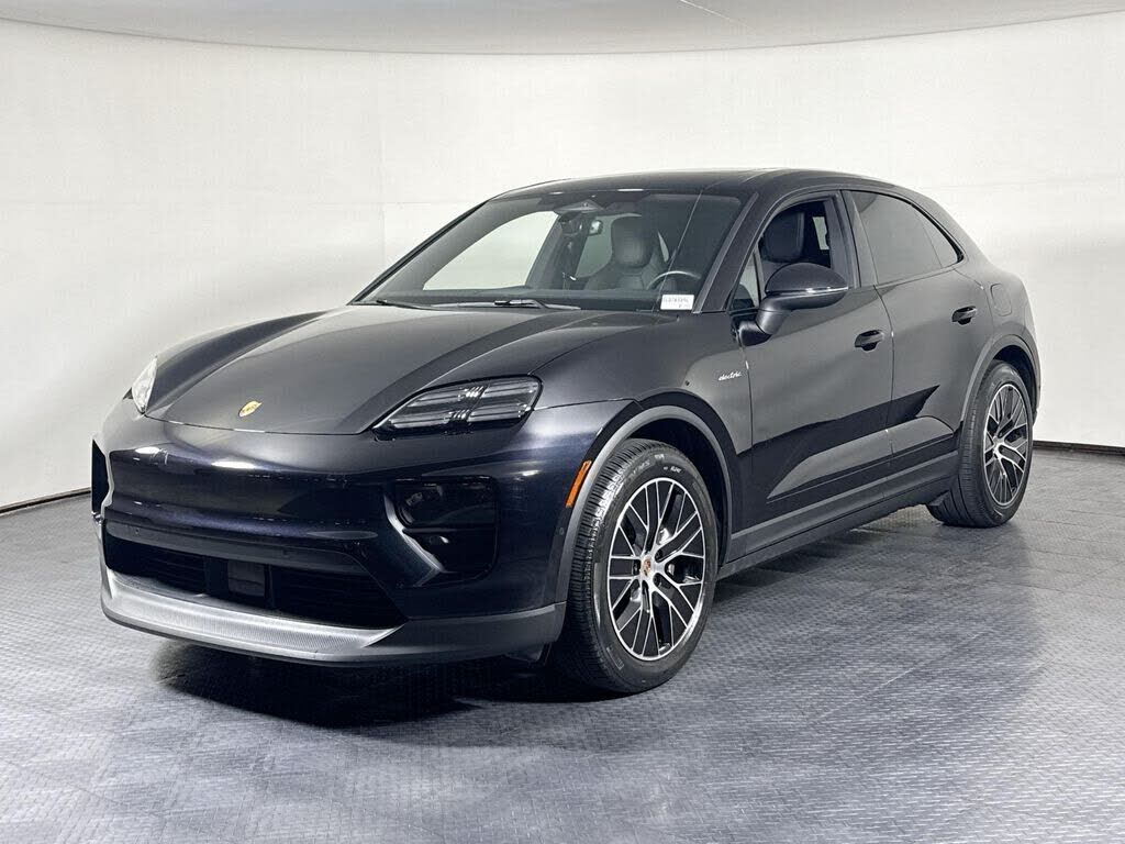 2025 PORSCHE Macan