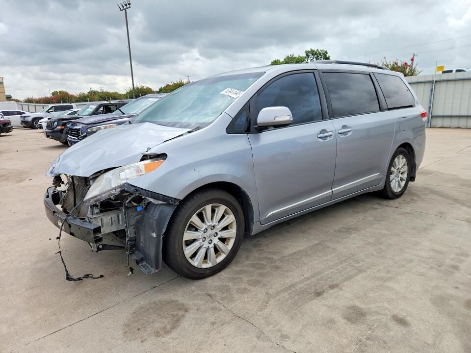 2013 TOYOTA Sienna