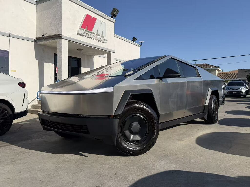 2025 TESLA Cybertruck