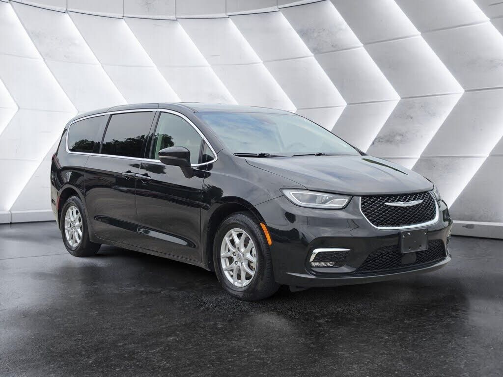 2023 CHRYSLER Pacifica