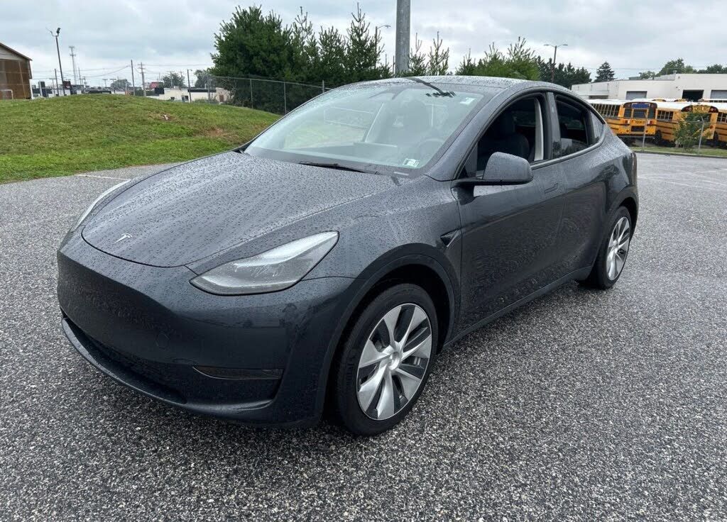 2024 TESLA Model Y