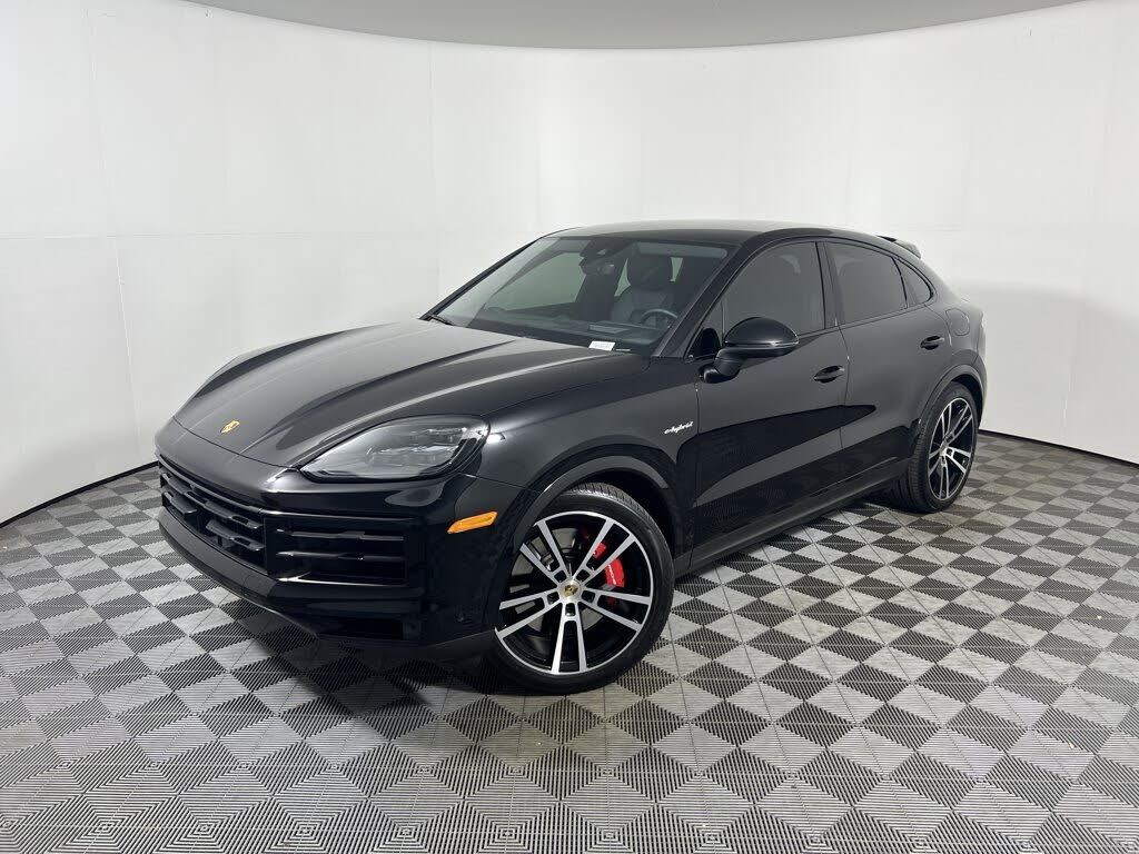 2024 PORSCHE Cayenne