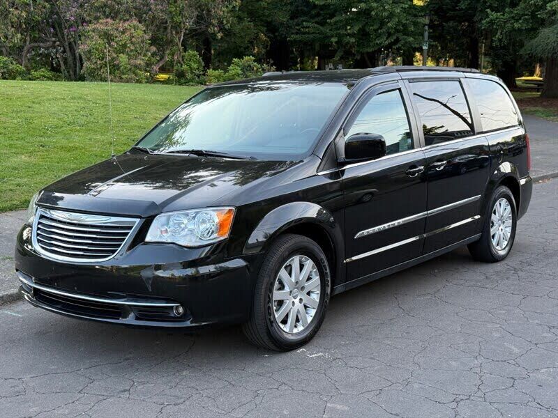 2016 CHRYSLER Town and Country