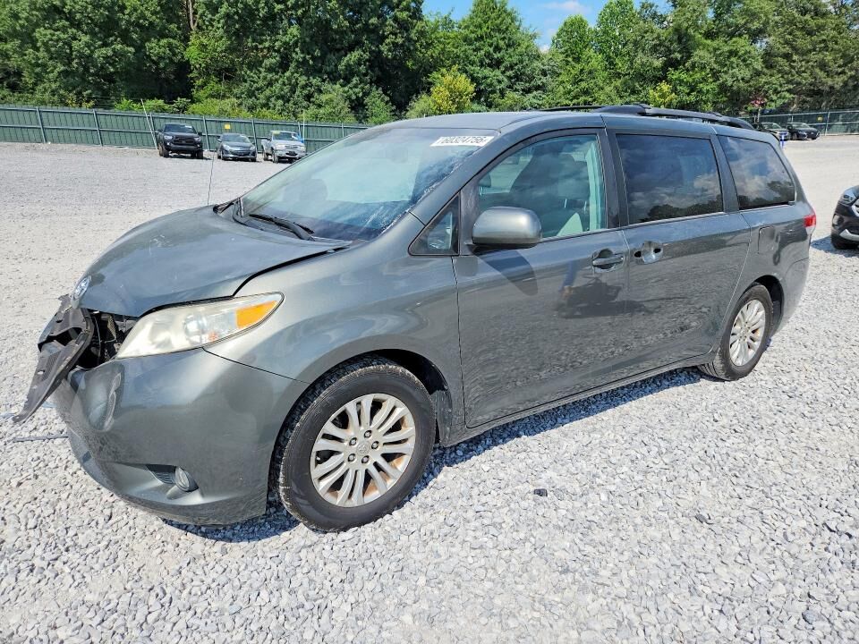 2012 TOYOTA Sienna