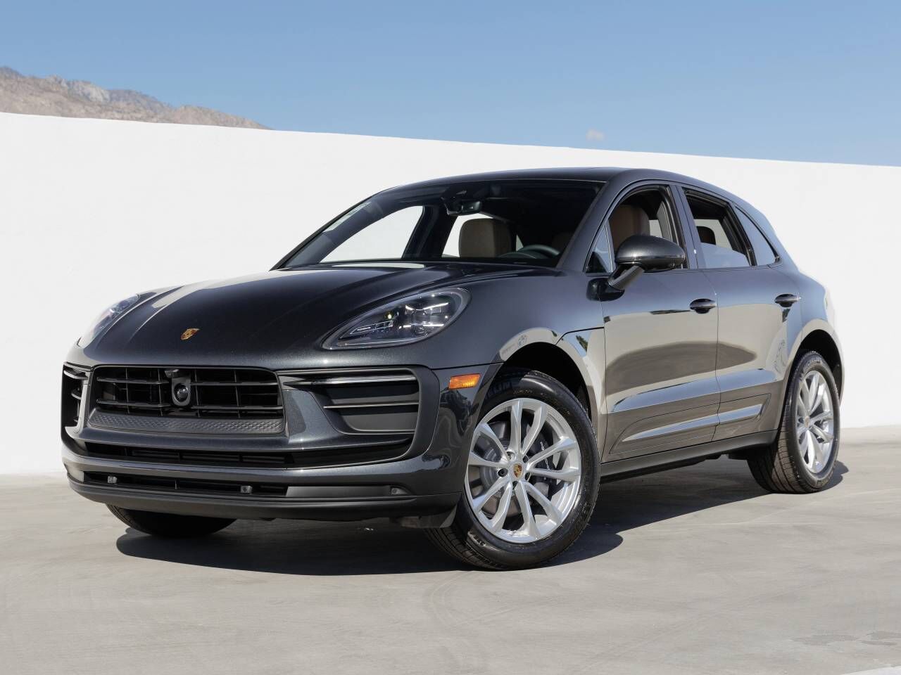 2026 PORSCHE Macan