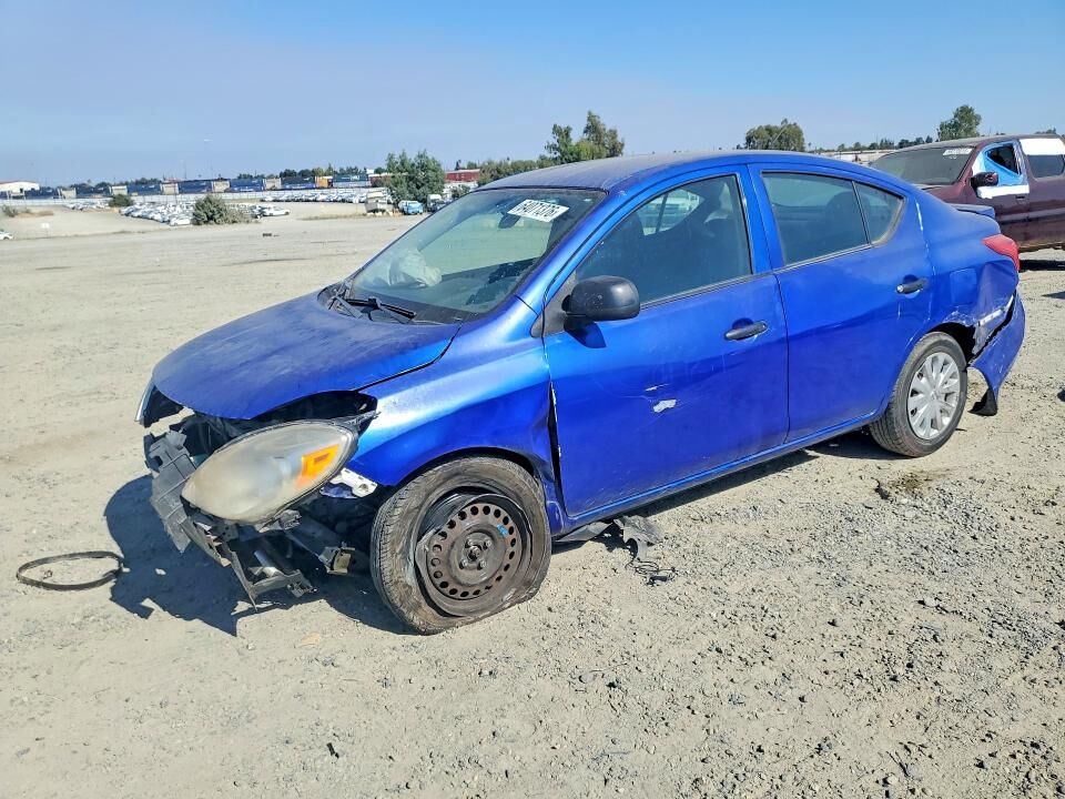 2014 NISSAN Versa