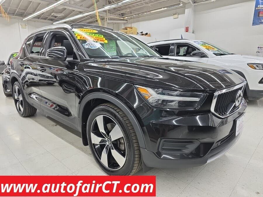 2020 VOLVO XC40