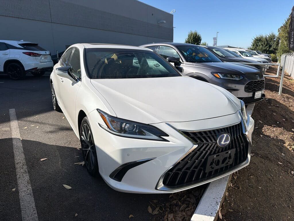 2022 LEXUS ES