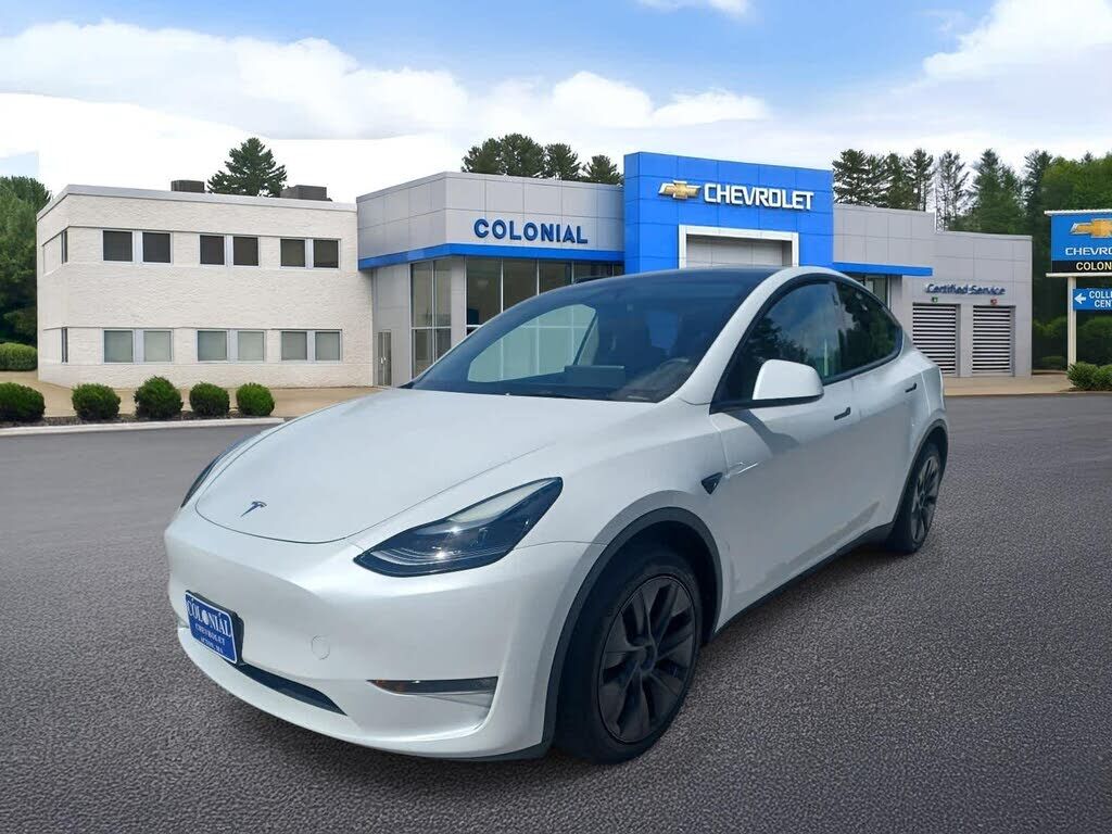 2025 TESLA Model Y