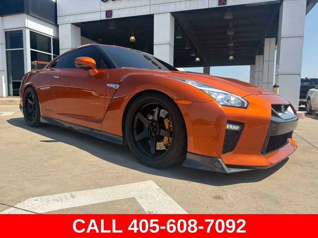 2017 NISSAN GT-R