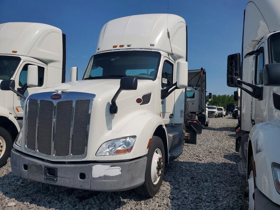 2017 PETERBILT 579