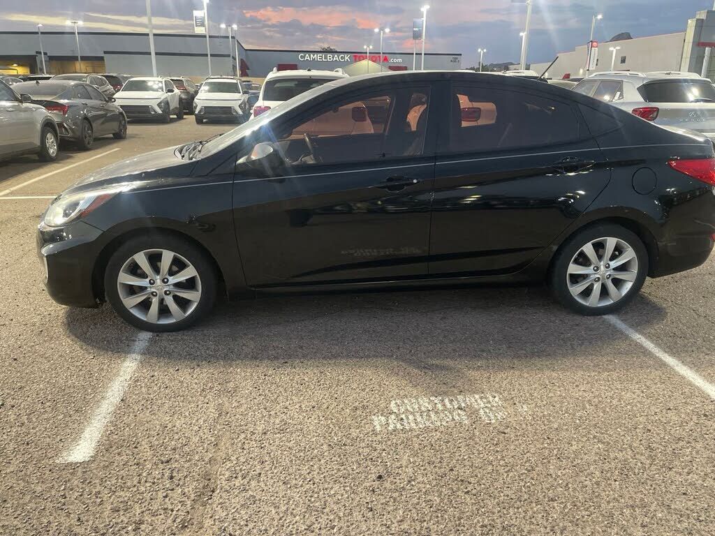 2012 HYUNDAI Accent