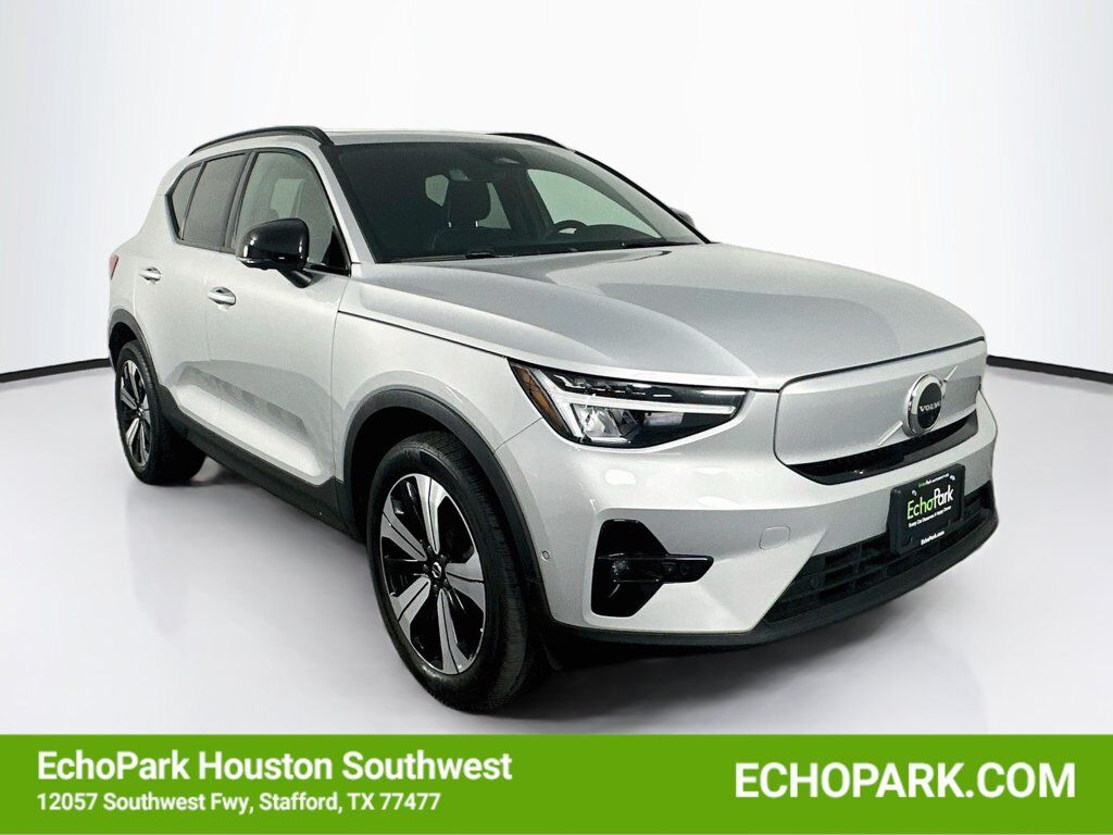 2023 VOLVO XC40