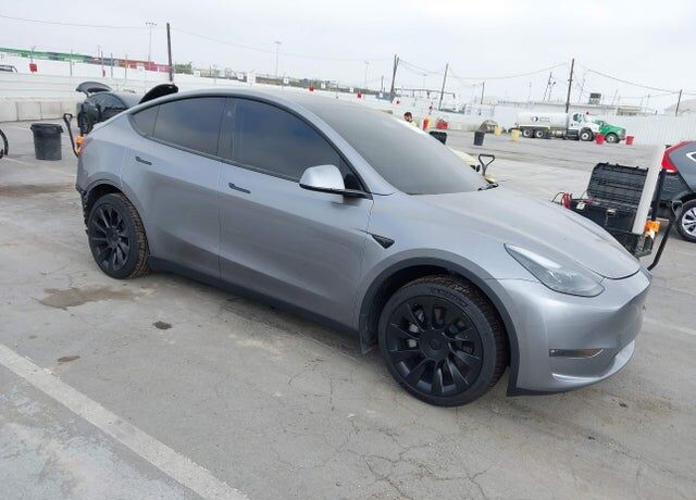 2025 TESLA Model Y