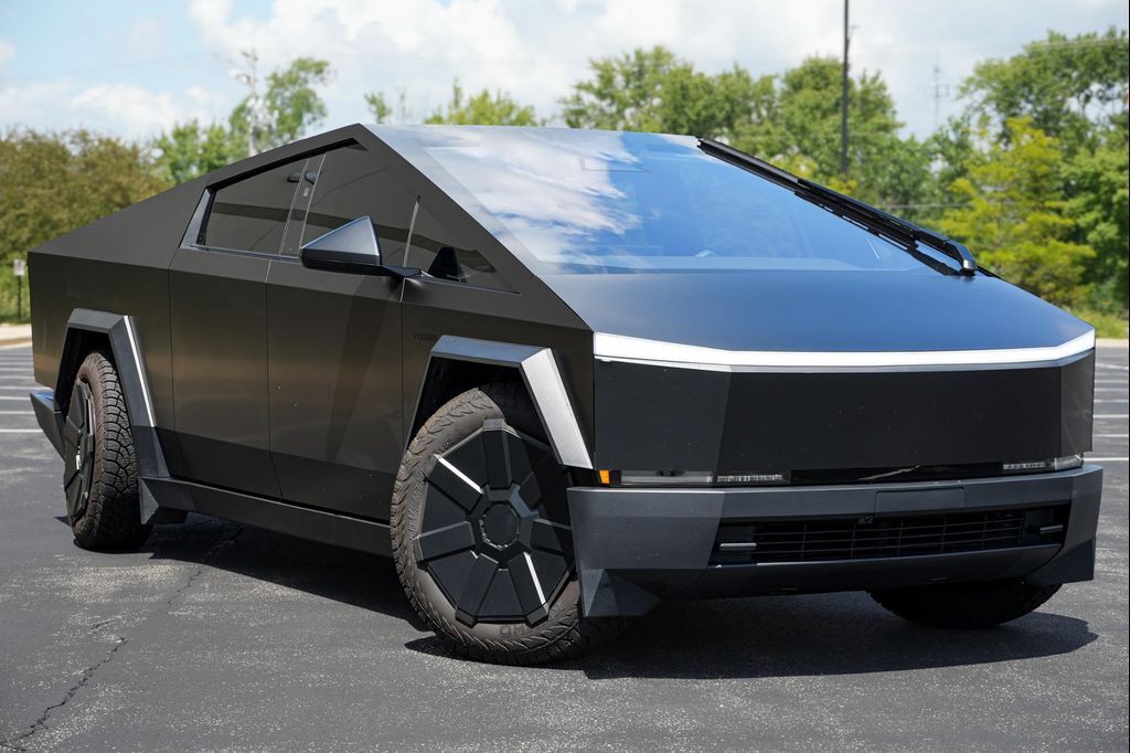 2024 TESLA Cybertruck