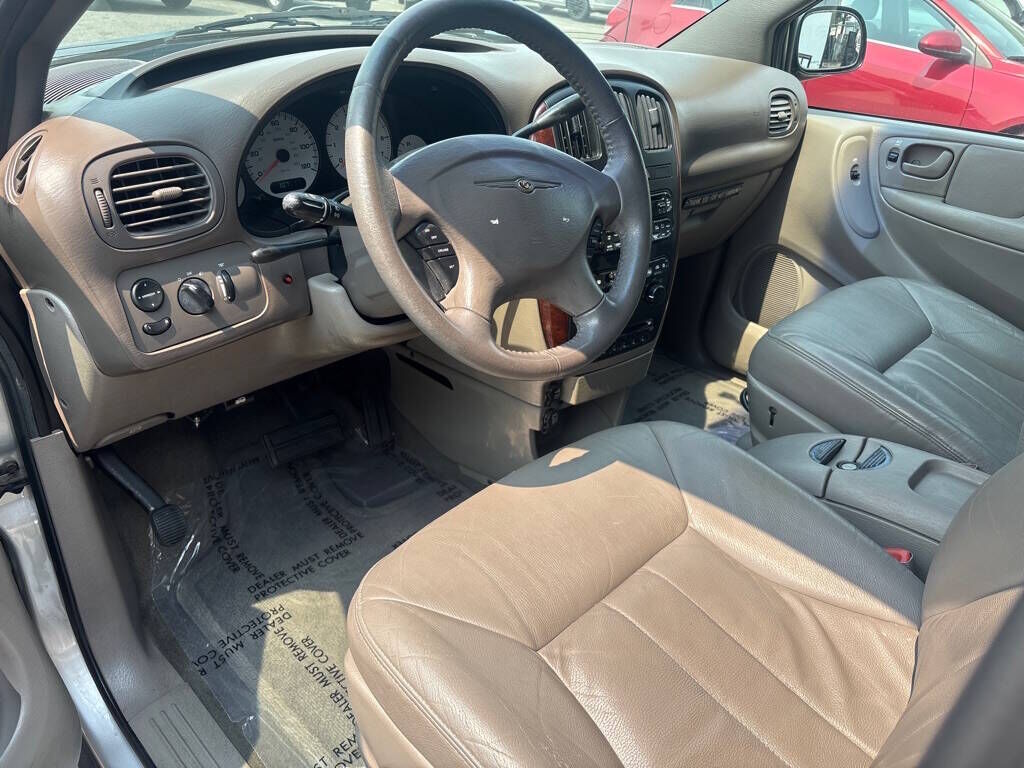 2002 CHRYSLER Town and Country