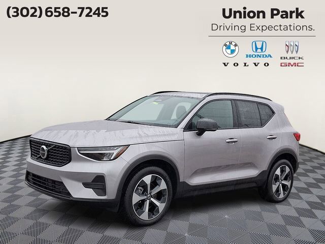 2026 VOLVO XC40