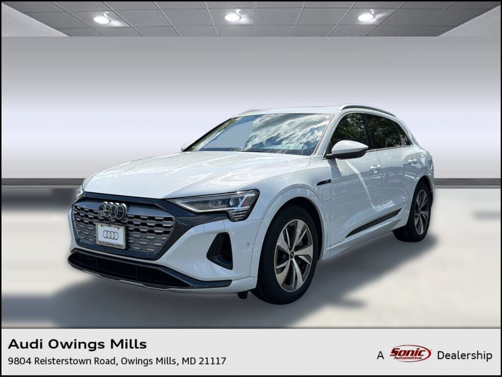 2024 AUDI Q8