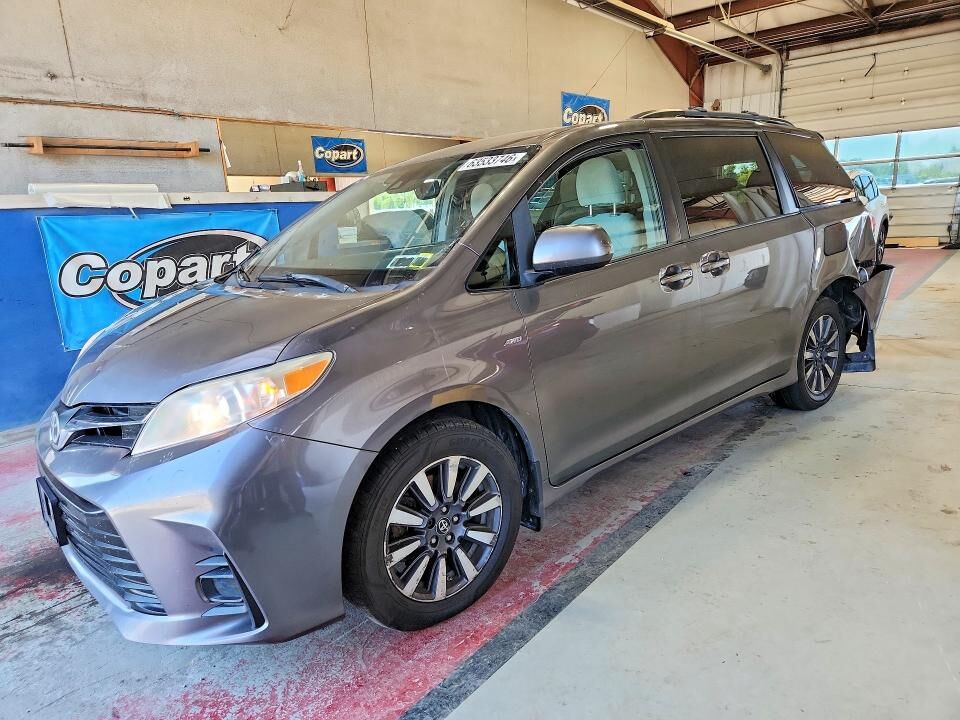 2018 TOYOTA Sienna