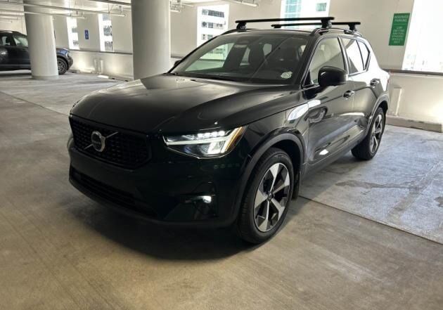 2023 VOLVO XC40