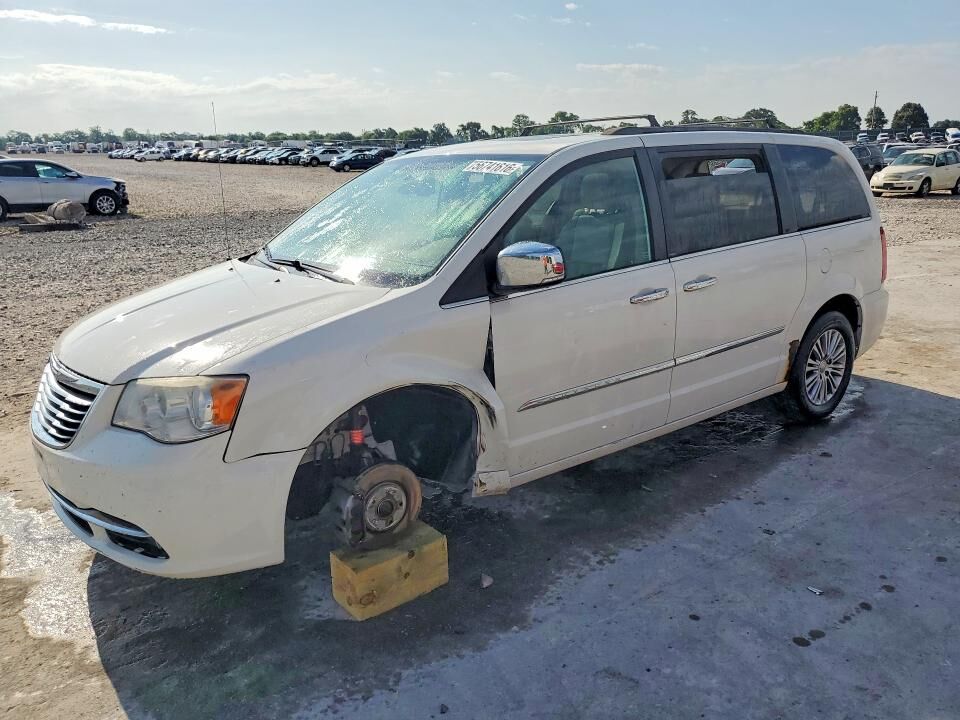 2013 CHRYSLER Town and Country