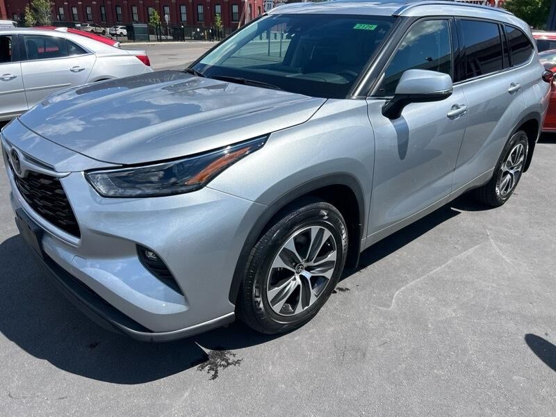 2021 TOYOTA Highlander