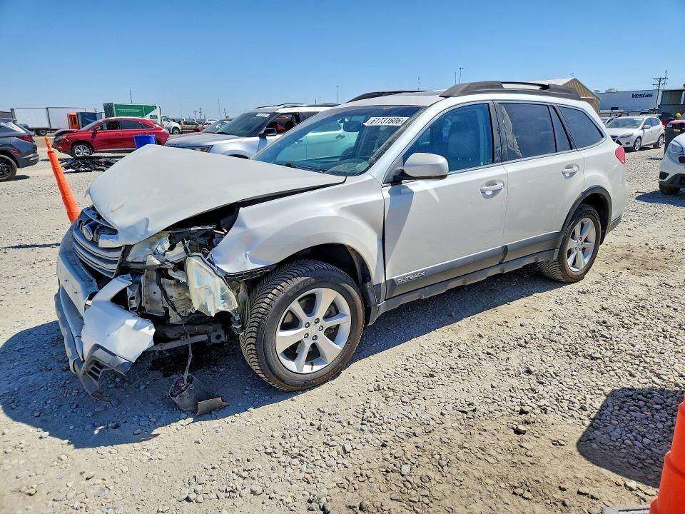 2013 SUBARU Outback