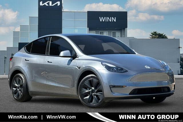 2024 TESLA Model Y