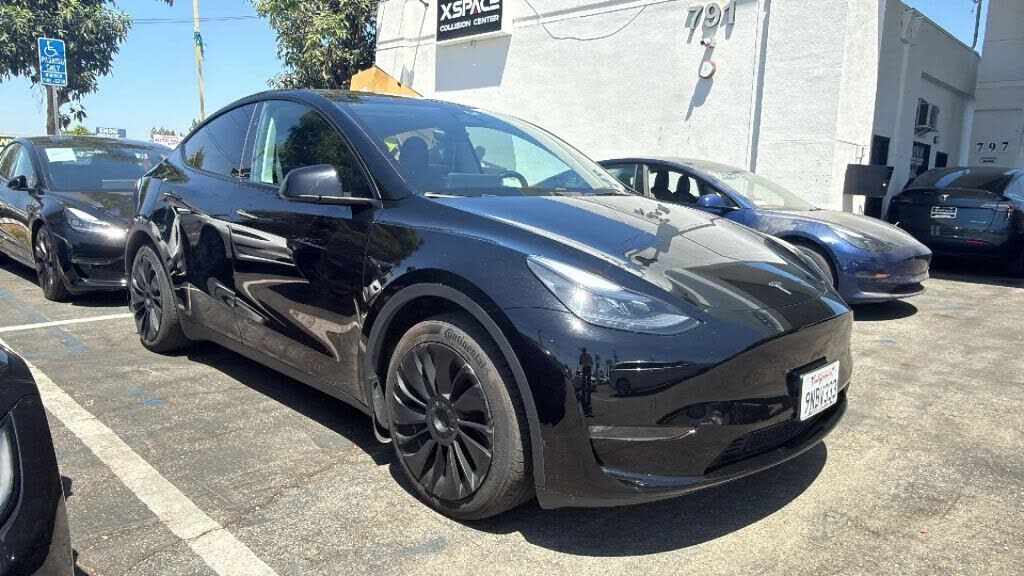 2024 TESLA Model Y