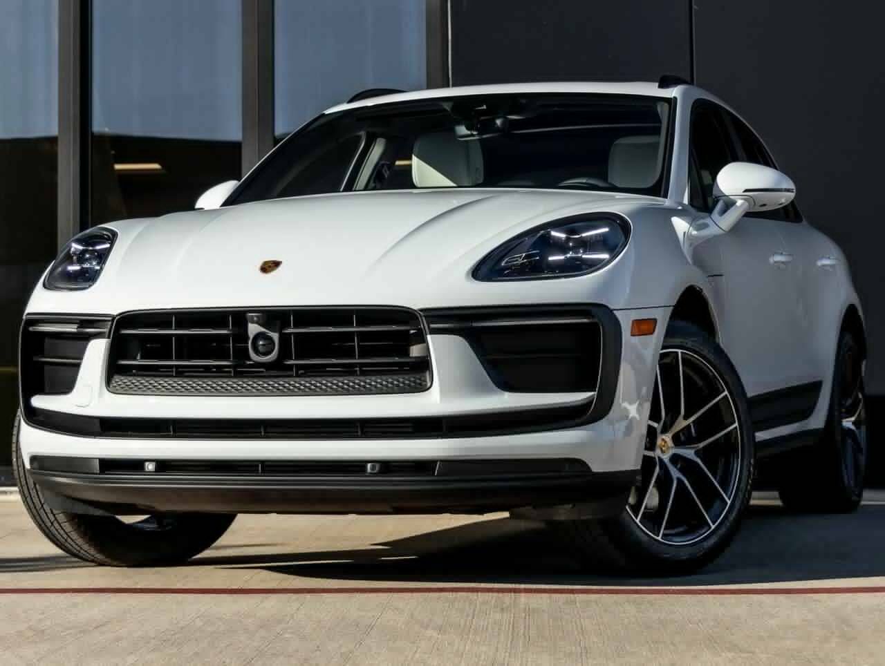 2026 PORSCHE Macan