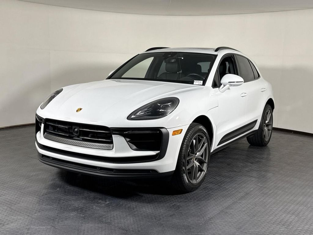 2024 PORSCHE Macan