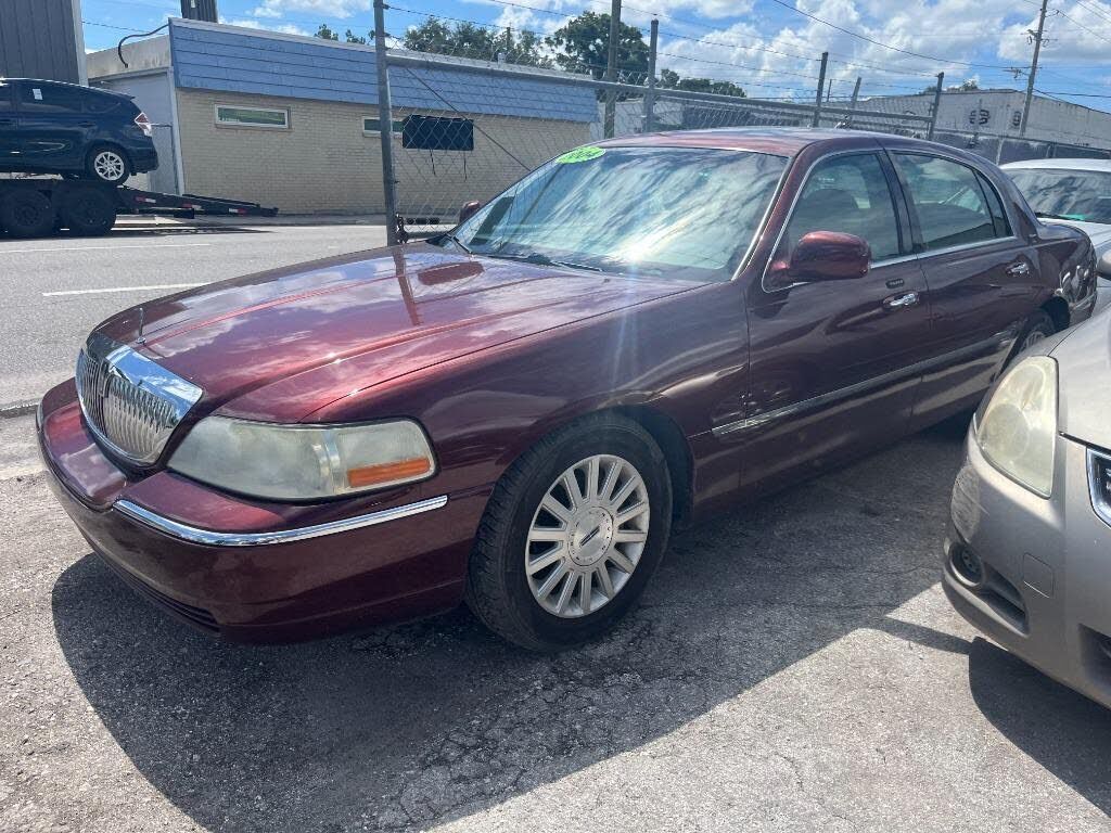 2004 LINCOLN Town Car