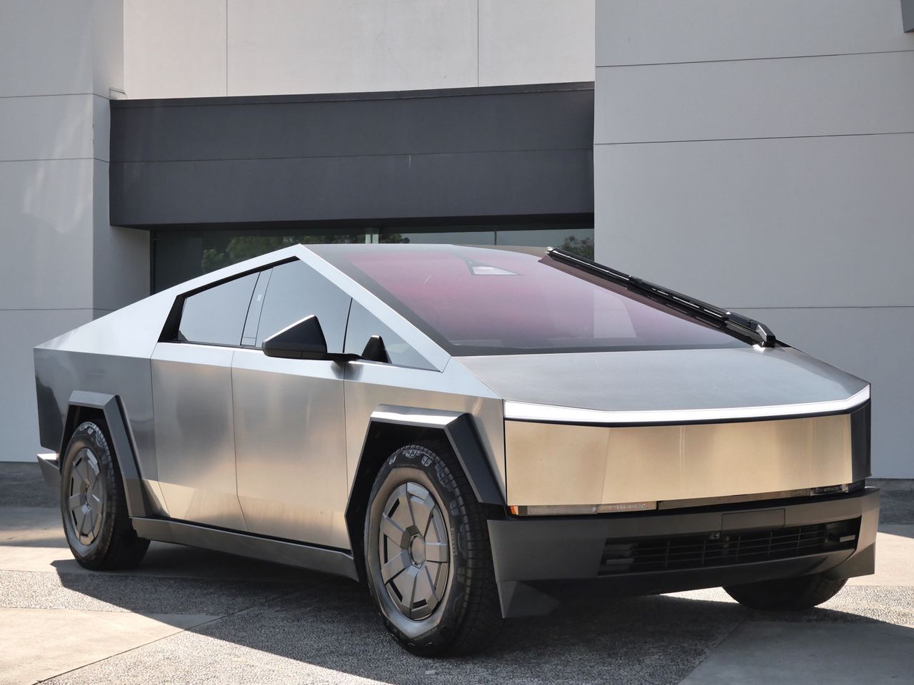 2025 TESLA Cybertruck